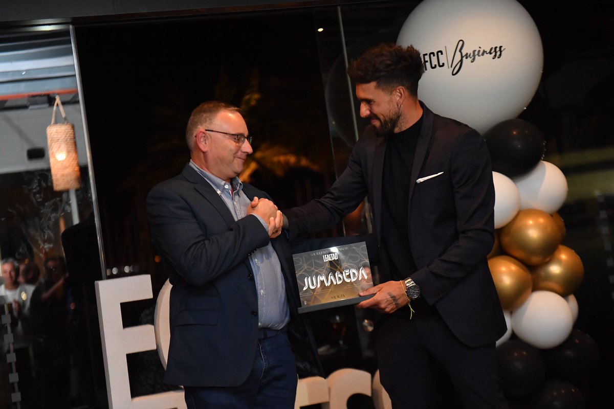FCCartagena_efs's tweet photo. 🤩 #AlAlza Gala @fcc_business
🤍🖤 #JuntosSomosMás https://t.co/d4MSlgVJnq