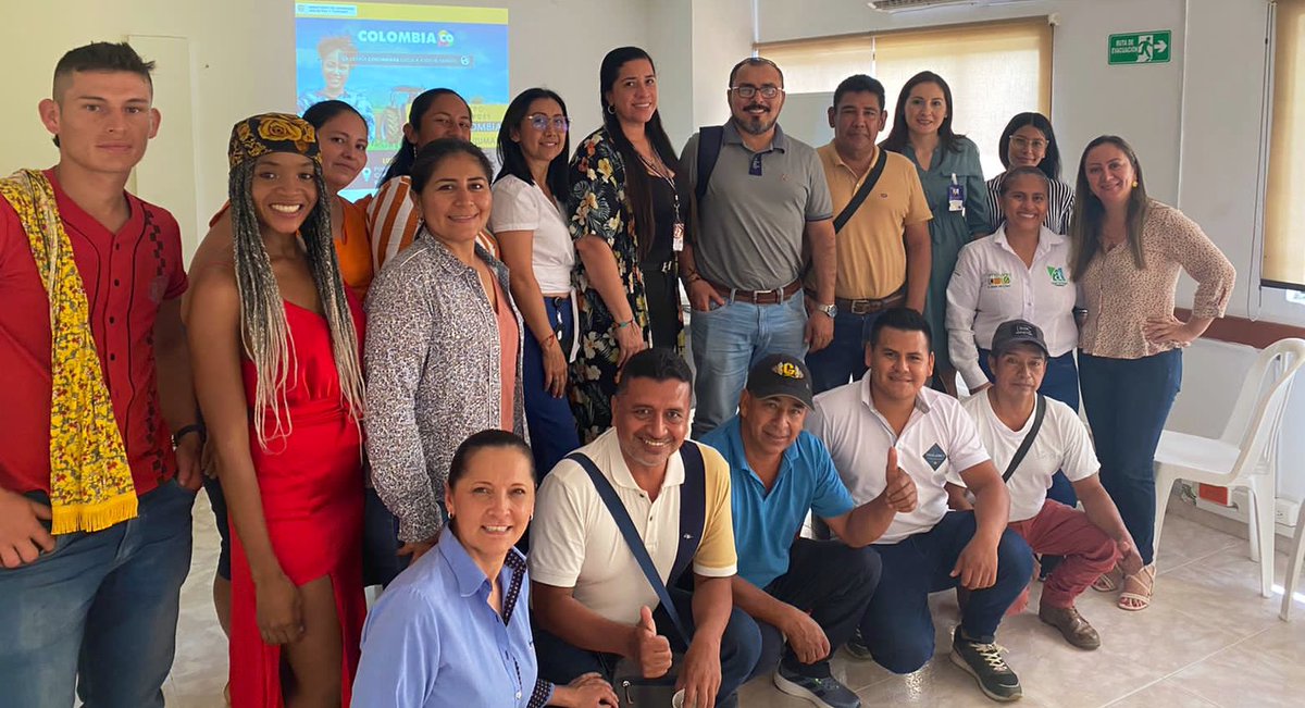 JulianaVillegas's tweet photo. Equipo @PROCOLOMBIACO contribuye a la #internacionalización de la estructura productiva y de los #territorios de @Colombia . Gracias #Inirida y #PuertoAsis por hacer realidad #FuturExpo! Con municipios <200mil habs continuamos motivando para #exportar desde #Putumayo y #Guainia https://t.co/Ij8Mo6K6Oc