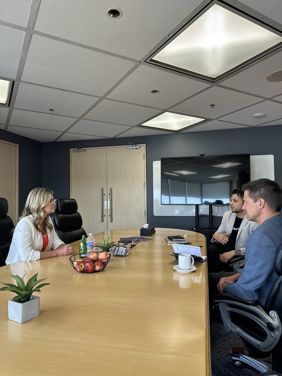 JillDunlop1's tweet photo. Thank you to @applyboard for the productive meeting today and for the important work you do to help international students pursue their dream of obtaining postsecondary education here in Canada. #ONpse https://t.co/ZVnm11pRea