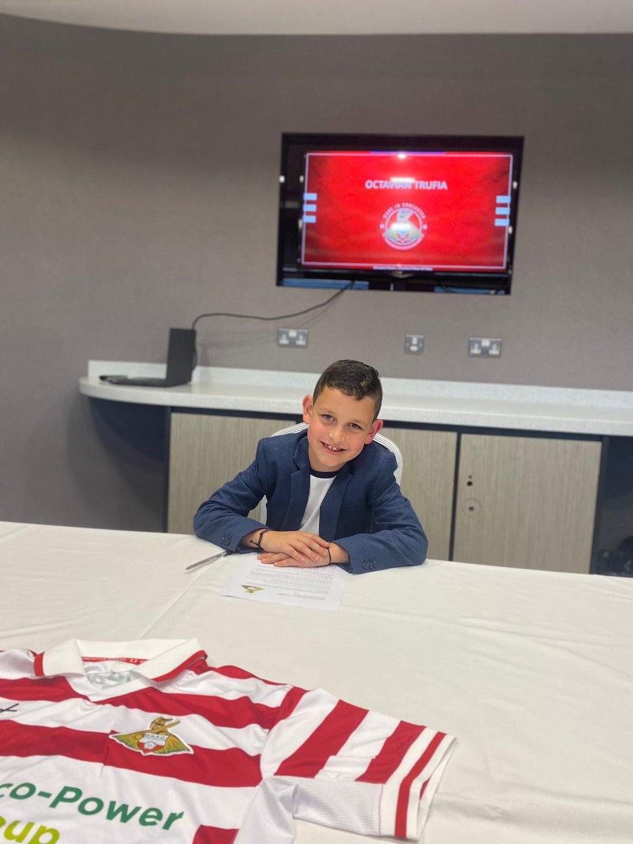 MTrufia's tweet photo. @HexthorpePri @HexthorpePri @astreaacademies @drfc_official ⚽️⚽️⚽️⚽️🔥🔥🔥@familyproud⚽️💗very proud of my son tonight...good luck in the future! https://t.co/FZitw3LBCa