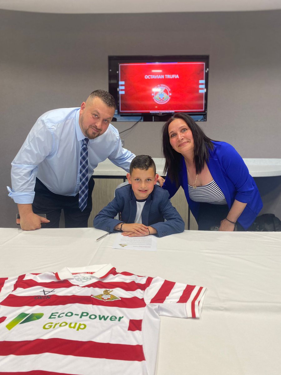 MTrufia's tweet photo. @HexthorpePri @HexthorpePri @astreaacademies @drfc_official ⚽️⚽️⚽️⚽️🔥🔥🔥@familyproud⚽️💗very proud of my son tonight...good luck in the future! https://t.co/FZitw3LBCa