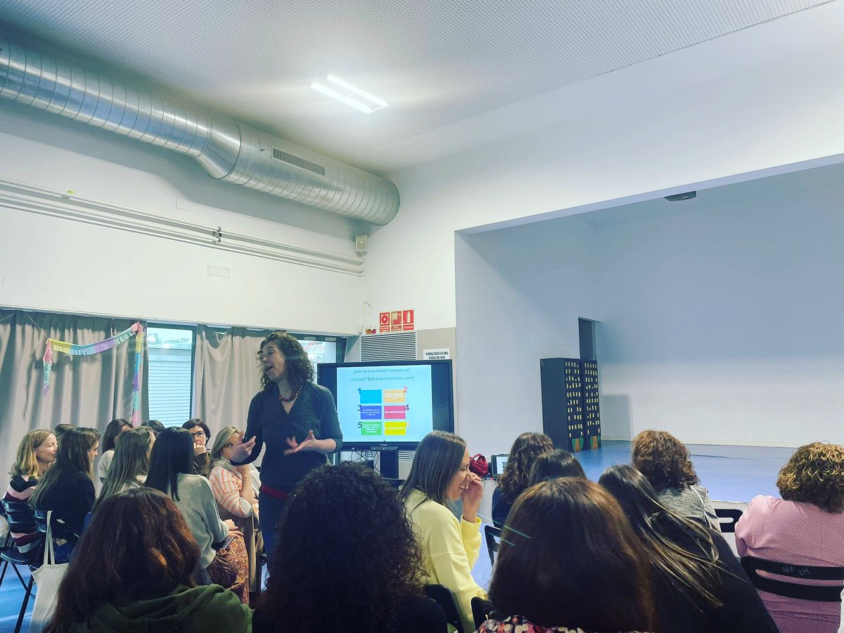 Avui hem pogut gaudir d’una xerrada de la Meritxell Cano Autet sobre “És competencial el que passa a les aules?”. Una xerrada que ens permet començar a treballar sobre el canvi de currículum i la importància de l’alumnat competent en tots els seus espais.#somlalió