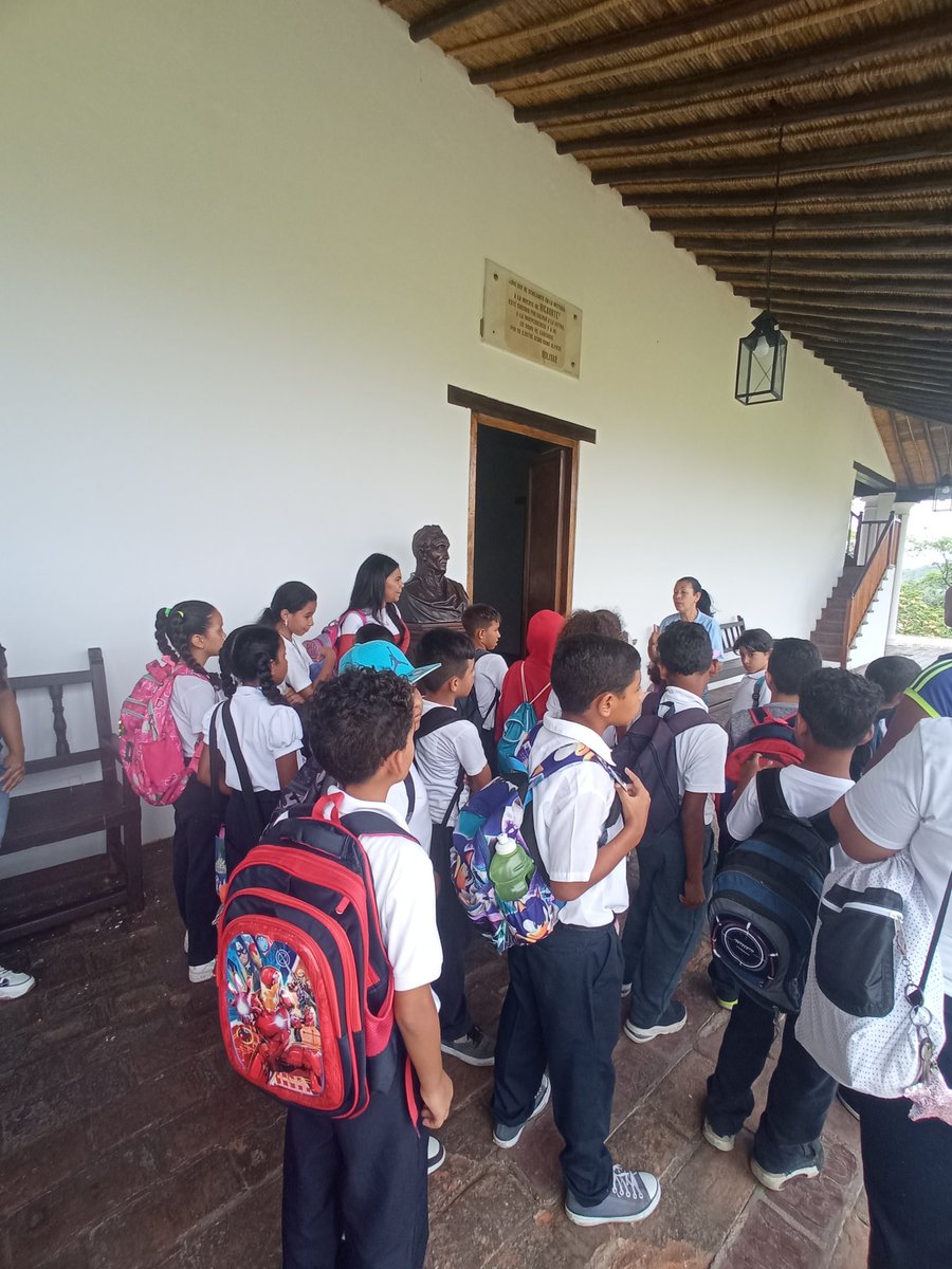 #18May La <a href="/EBNFernandoSim1/">E.B.N. "Fernando Simón Bolívar Tinoco"</a> estuvo de visita por el Museo Ingenio Bolívar 🏛️🖼️ de San Mateo, municipio Bolívar por Alex Ramirez encargado de (Promoción y capacitación turística de INATUR) 💛💙❤️ en la celebración del Día Internacional de los Museos 🏛️