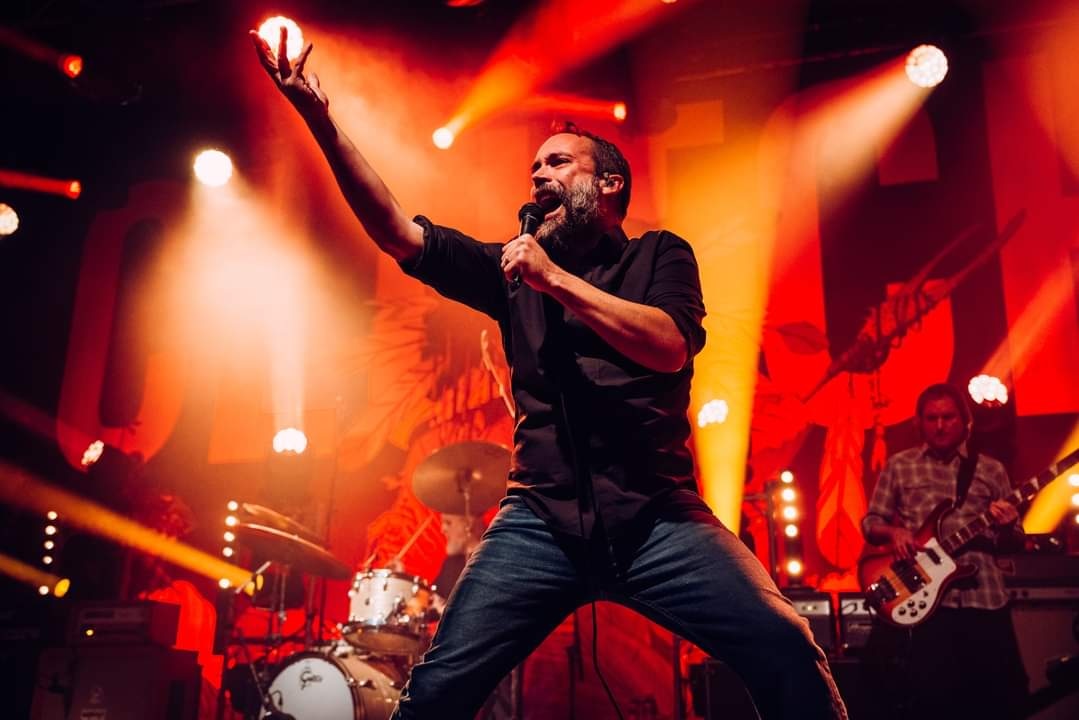 Susie_ClutchUK's tweet photo. Hey @clutchofficial fam! It's been awfully quiet here in the Twitterverse recently. The platform itself has become very polarised &amp; the band don't really interact on here anymore either. But that's not going to stop me! I'm bringing back #NeilFallonFriday, y'all. Who's with me?! https://t.co/4OCzwnPdXC