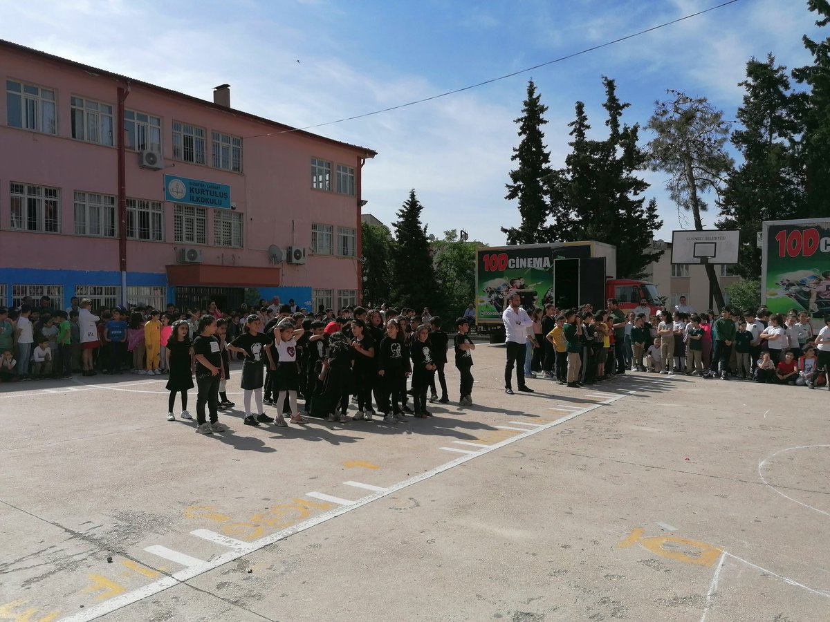 🇹🇷🇹🇷 Okulumuz öğrencilerinin 19 MAYIS ATATÜRK'Ü ANMA, GENÇLİK VE SPOR BAYRAMI Kutlama Töreni etkinliklerinden kareler🇹🇷🇹🇷👋👋 #19Mayıs <a href="/gul_davut/">Davut GÜL</a> <a href="/yasintepe/">Yasin TEPE</a> <a href="/Gaziantep_MEM/">Gaziantep İl Millî Eğitim Müdürlüğü</a> <a href="/HayrettinnCiCEK/">Hayrettin Çiçek</a> <a href="/SahinbeyK27/">Şahinbey Kaymakamlığı</a> <a href="/sahinbeymem/">Şahinbey İlçe Milli Eğitim Müdürlüğü 🇹🇷</a> <a href="/gazisehirmeclis/">Gazişehir Öğrenci Meclisi</a> <a href="/AbdulkadirFra12/">Abdulkadir Fïrat</a>