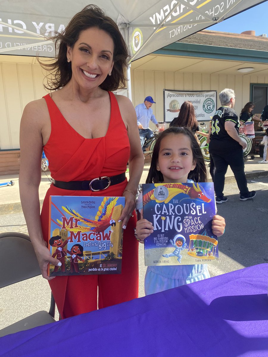 You know you are a part of something big when a fabulous school literacy event ends and families stay an extra hour to talk books and summer reading. @zjgalvan @GUSDFACE @CielitoLindoBks 
#AllMeansAll
#bilingualbooks
#diversebooks