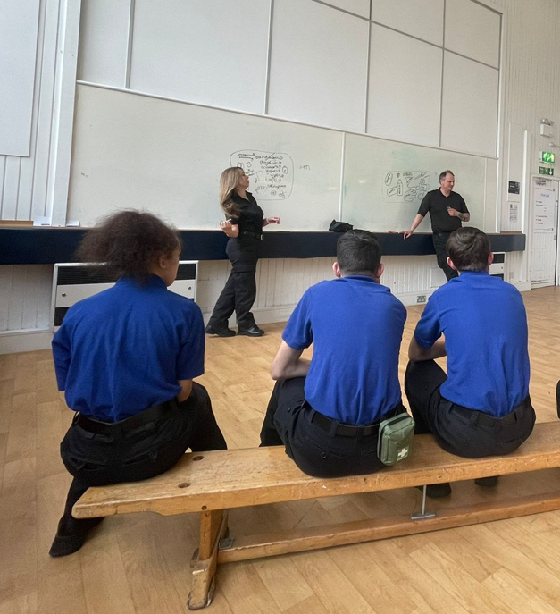 CadetsWMP's tweet photo. #1SH Cadets @ChelmsleyWMP @SolihullPolice had a brilliant night tonight focusing on #firstaid for #OpSceptre Hopefully these #Skills will never be needed in these circumstances @rich_har1023 https://t.co/HppqfCYLFLโฆ #lifeorknife https://t.co/wo0x857CWm