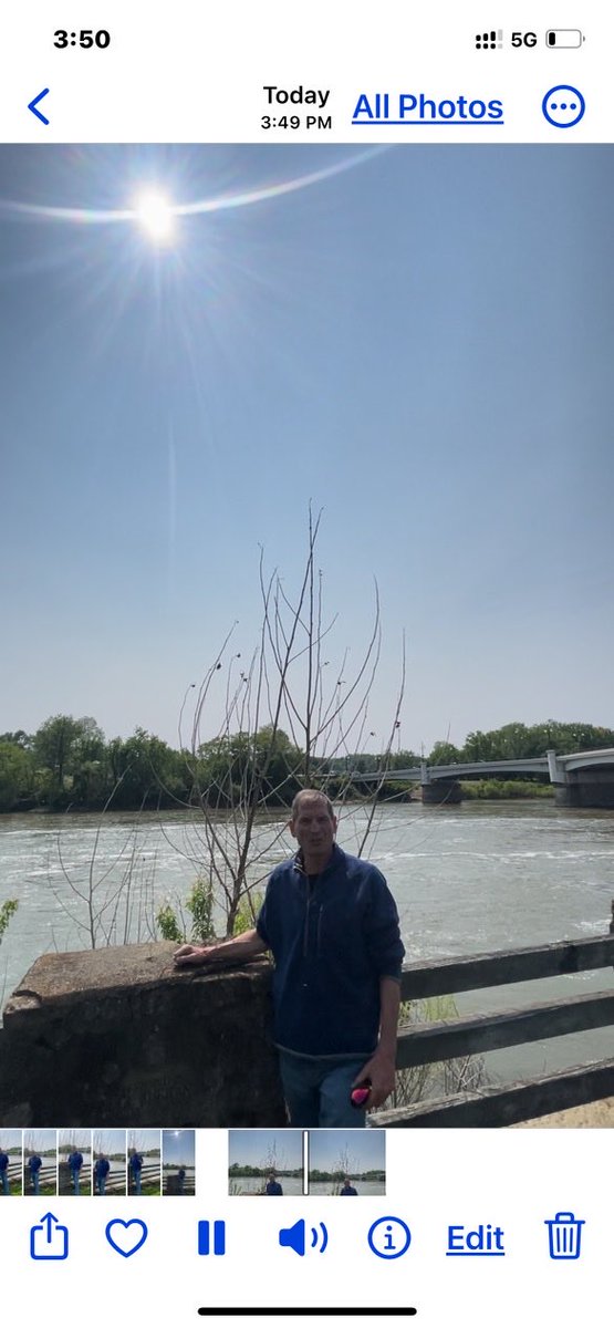 Beautiful Day at the ☝🏼 of a kind Historic Y Bridge in the World 🌎 Awesome Downtown Zanesville 🇺🇸 #UMatter Kosar19.Com ⁦@ZHS_Athletics⁩ ⁦⁦@ZVilleSchools⁩ ⁦@BernieKosarShow⁩