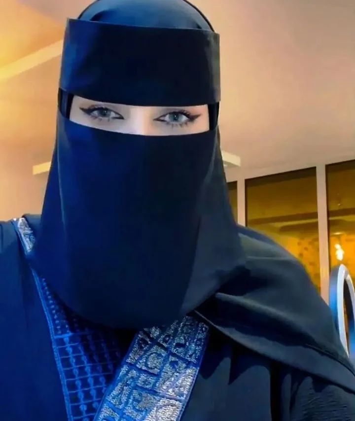 هل يجوز للمرأة عرض نفسها للزواج على رجل رأت أنه مناسب لها 😗
ألنقاش بحترام 👉