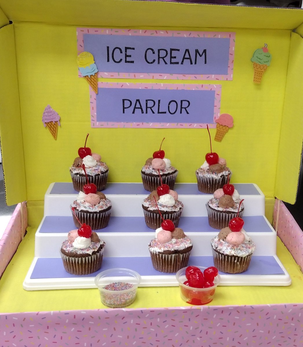 CfcsSusan's tweet photo. #UWSP #FCSed student teacher observation @DCEverestSchool today. Cupcake wars showcased student skills! Planning, teamwork, and creativity were evident. #SayYestoFCS https://t.co/YkkP6qZOJK