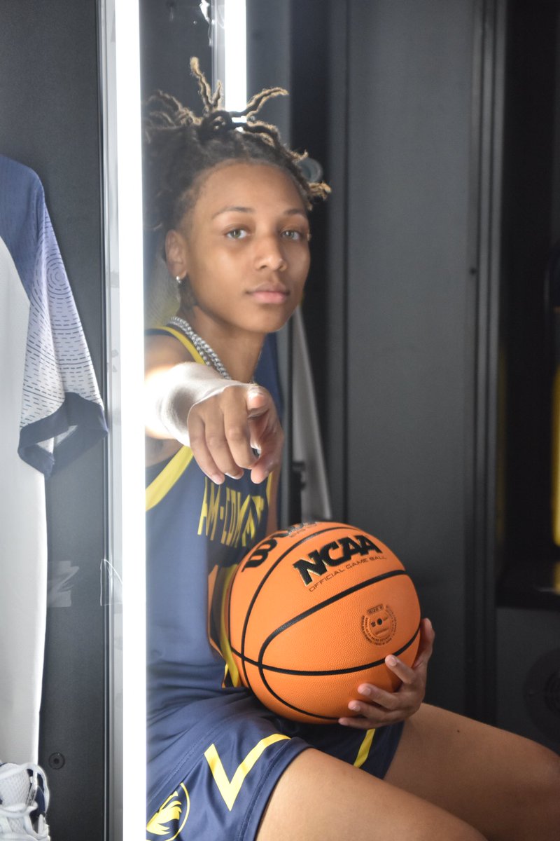 moneeszn's tweet photo. Blessed to receive a division 1 offer from Texas A&amp;M Commerce💛 #TAMUC https://t.co/JvAyF4RvLH