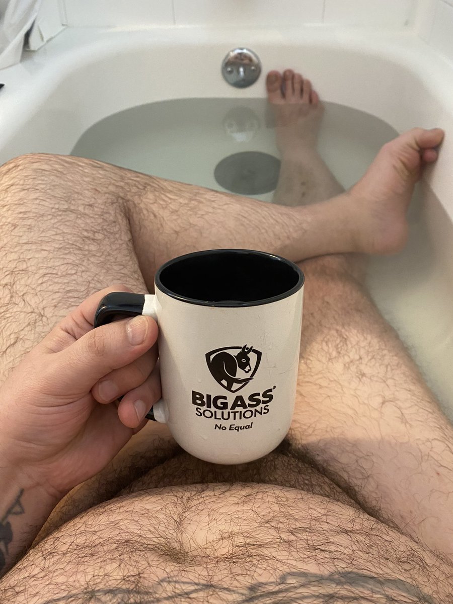 Enjoying a bath, hot coffee, and smoke since I have a little downtime today.  Wanna chat while I’m having my soak? $10 to cash.app/$dwpodhost and I’m all yours 😽