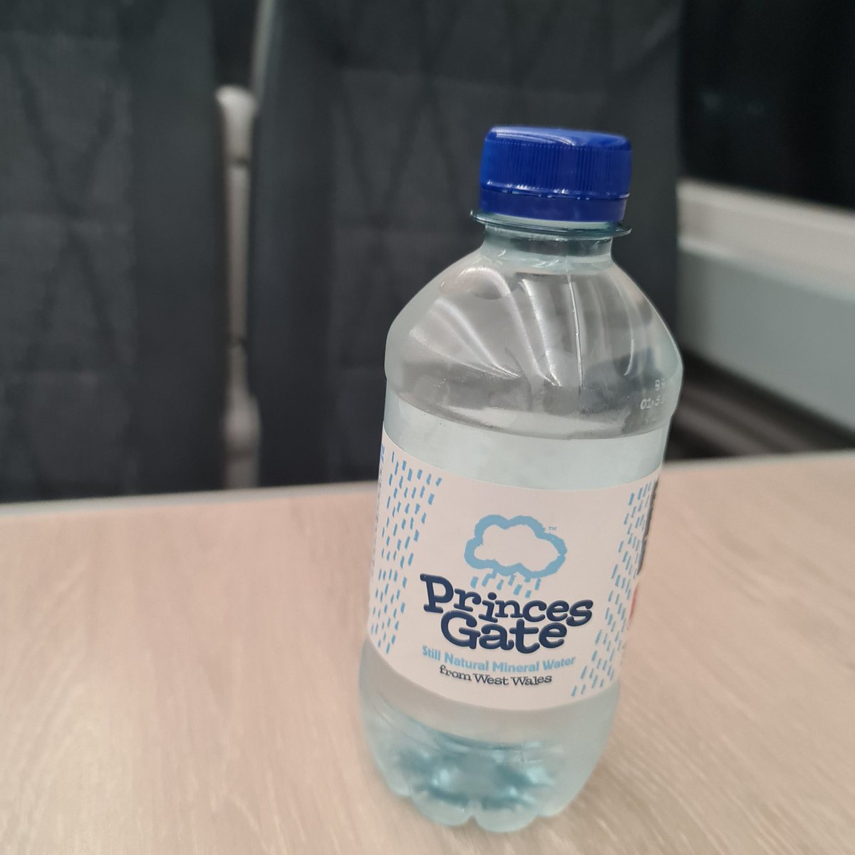 dam_mason's tweet photo. @gwr #customerservice #thankyou to the young man who got a sweaty lady water #appreciate https://t.co/0k8ioBY3IB