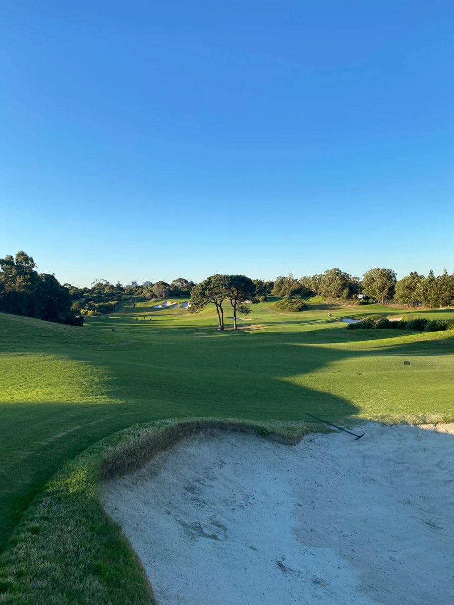 The real grass driving range feels really good, and there is also a piece of 65m Chipping green and several putting green in the clubhouse, which is very comfortable to practice short game.✌️✌️✌️