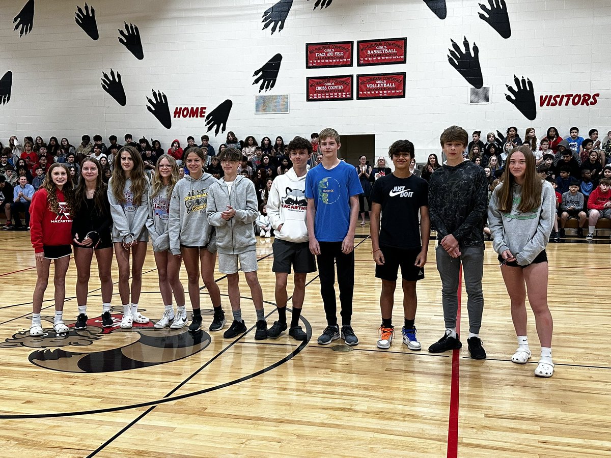 Mrs_Vargo's tweet photo. Tomorrow these amazing students will represent @D23MacArthur at #trackandfield state meet!#MAChasPRIDE #Proud2BD23 #longjump #highjump #800m #1600m #4x100relay #hurdles #middleschool https://t.co/UtFciXCBqQ