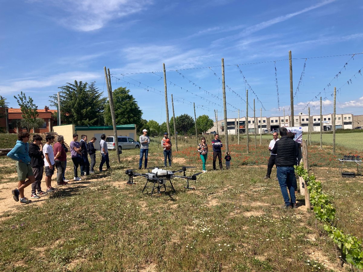 AEROFORDRON's tweet photo. ¡Os dejamos un resumen de la demostración agrícola del lunes con Edu!
Gracias a todos los que vinieron 😊 https://t.co/ekKpGIUg3x