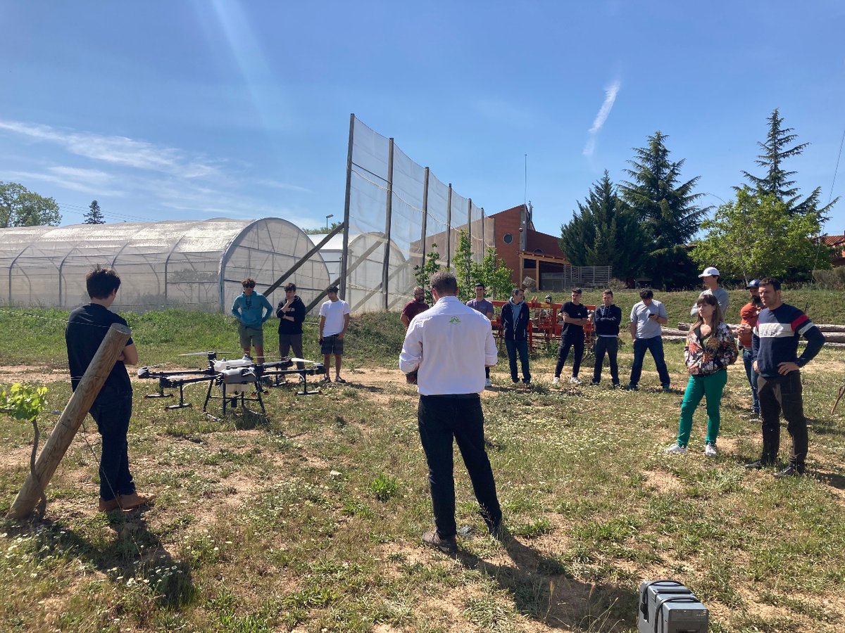 AEROFORDRON's tweet photo. ¡Os dejamos un resumen de la demostración agrícola del lunes con Edu!
Gracias a todos los que vinieron 😊 https://t.co/ekKpGIUg3x
