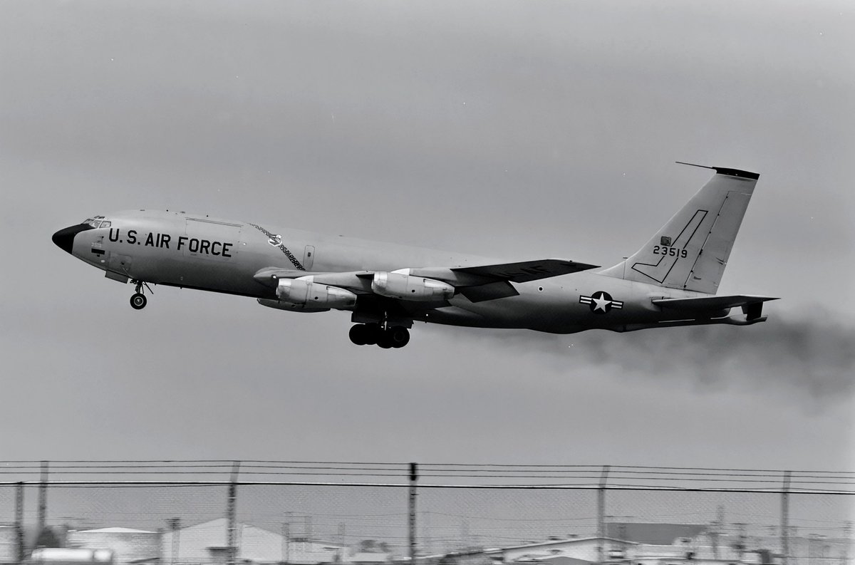 headdancer7's tweet image. #519の日 横田基地 KC-135A
41ARS 416BW 62-3519 1978。