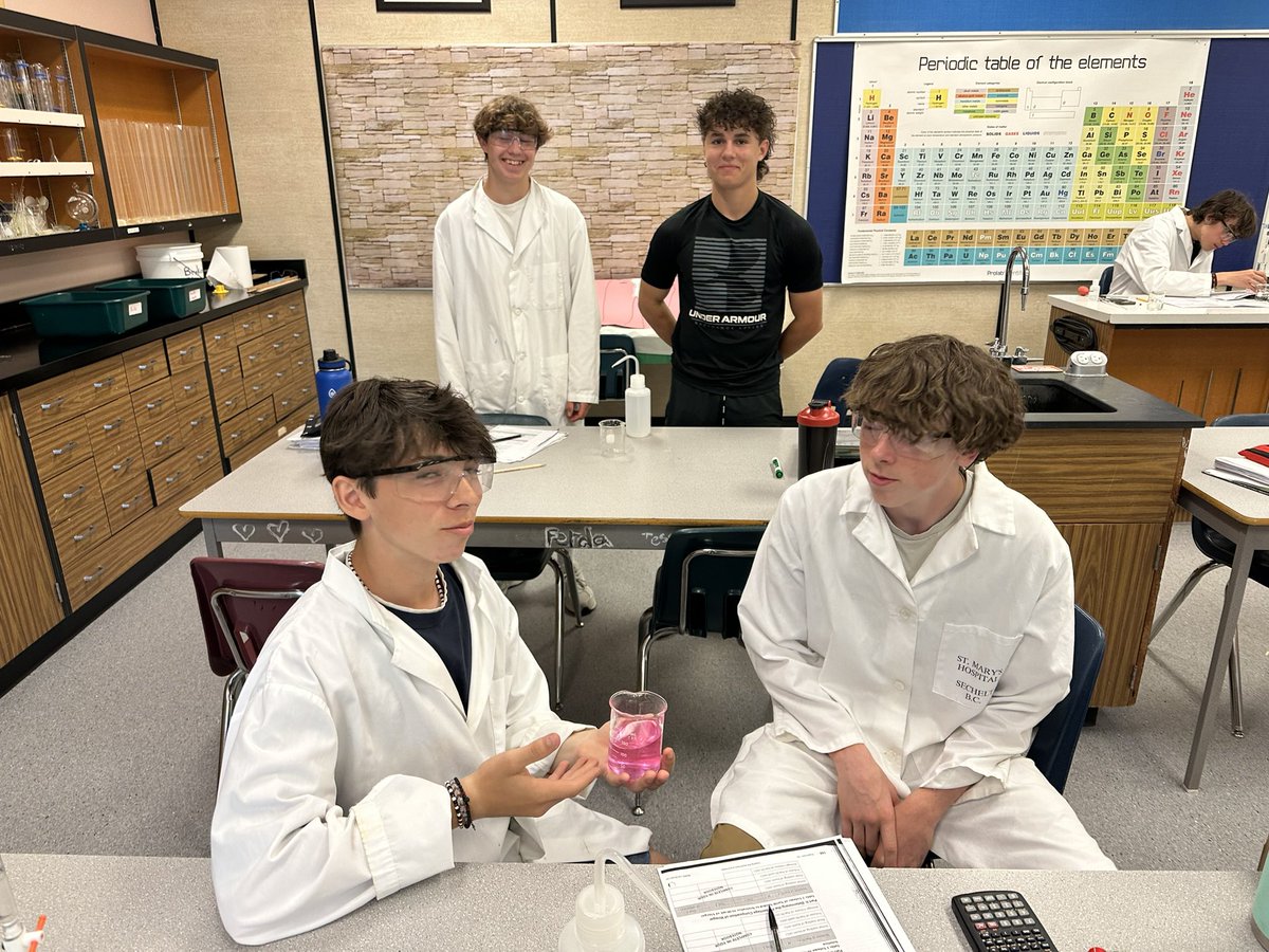 ChatelechSS's tweet photo. Some great lab work in our Chemistry 11 class! https://t.co/47oPKuUpDY