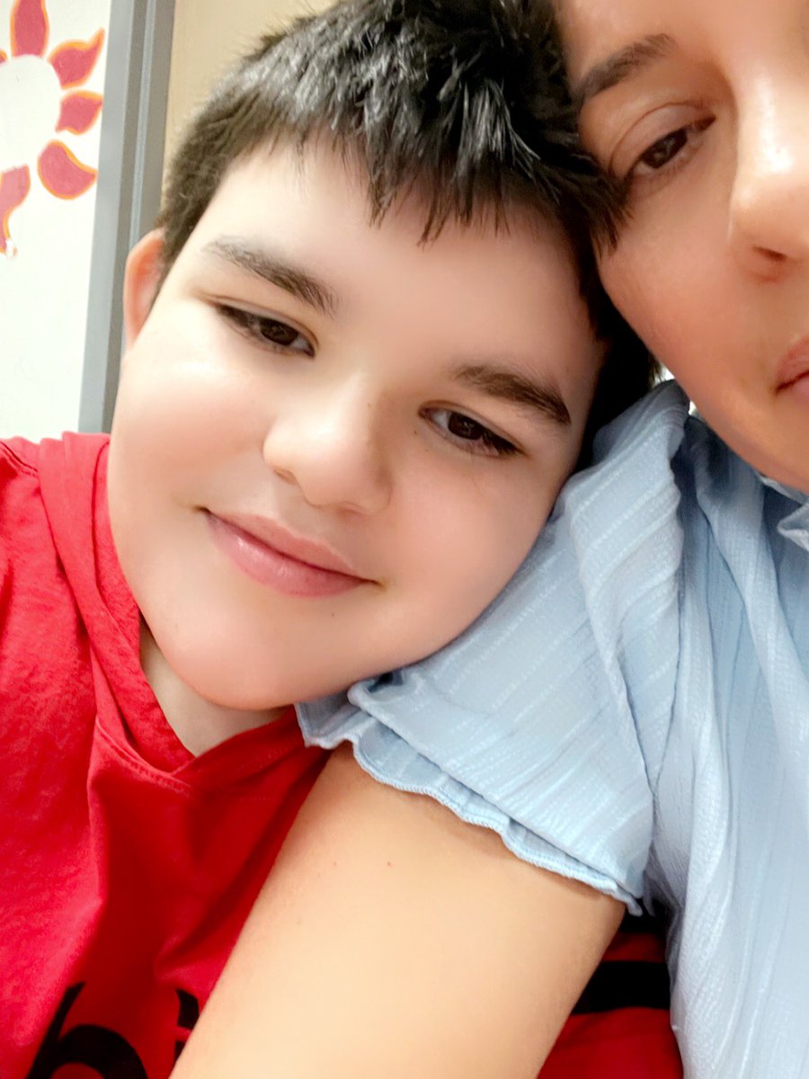 MrsHinchART's tweet photo. 4 more days of school! 🐾 🎨 #schoolisoutforsummer #thompsonisexcellence https://t.co/RRUlqDWI7R