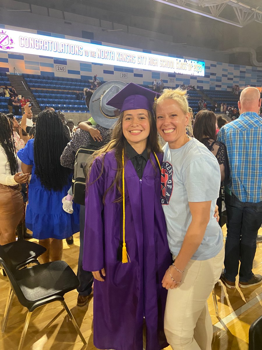 MrsLUribe's tweet photo. Congratulations my beautiful girl!!!!

So proud of you @UribeBethany https://t.co/7bznDyAkeu