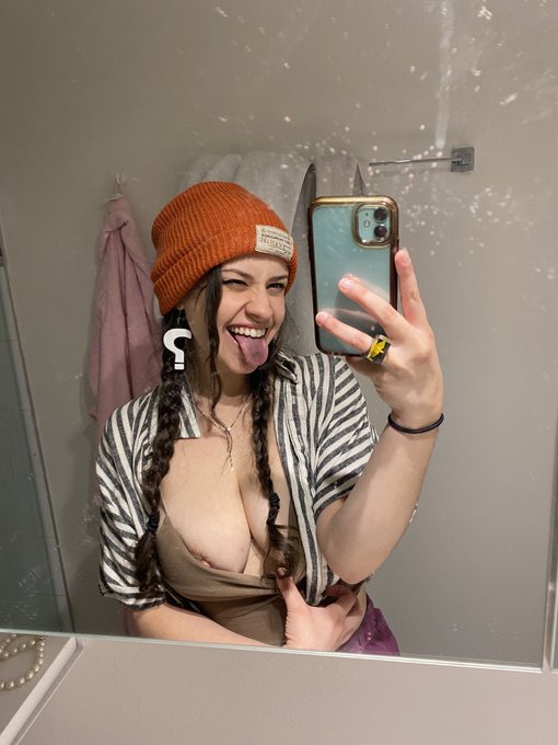 wine tipsy need to fuck something immediately https://t.co/JKpBKL0tN9