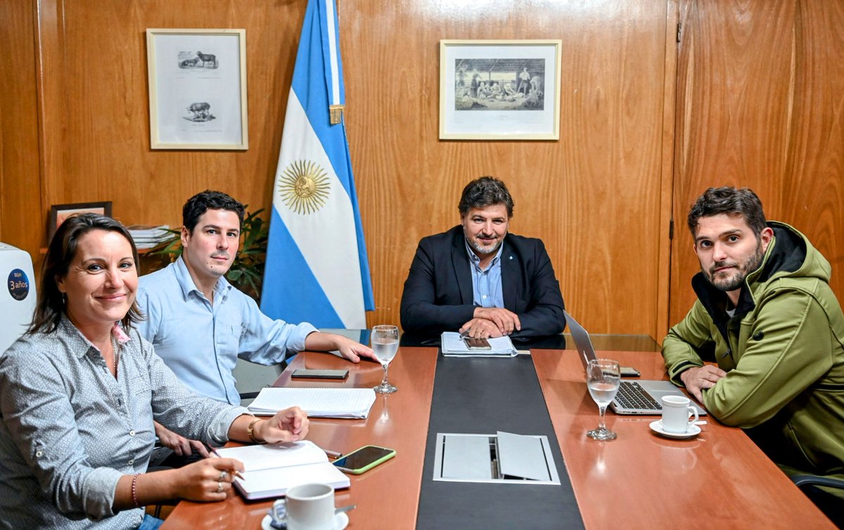 ✍️ Reunión de trabajo junto a <a href="/jmfernandeza/">Juan Manuel Fernández Arocena ⭐️⭐️⭐️</a>, Jefe de Gabinete de la Secretaría de Agricultura, Ganadería y Pesca de la Nación 🌱 🇦🇷 

<a href="/gobmisiones/">Gobierno de Misiones</a>
<a href="/AgriculturaAR/">Secretaría de Agricultura, Ganadería y Pesca</a>
<a href="/Facundosartori/">Facundo López Sartori</a>
<a href="/LucianaImbrogno/">Luciana Imbrogno</a>

#MisionesCrece