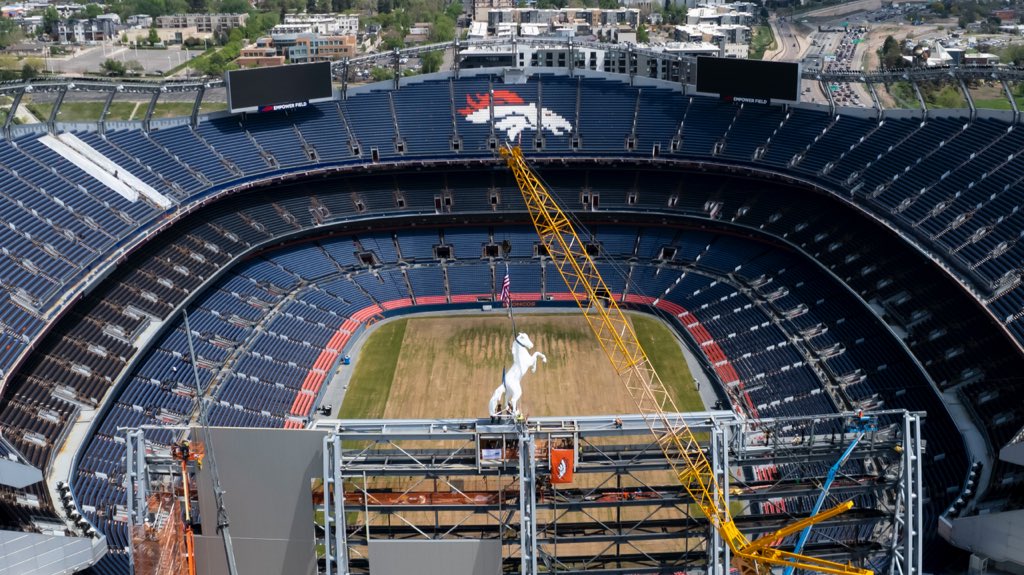 Bucky’s here, and he’s perfect. 🤩

📸’s » dbron.co/imb