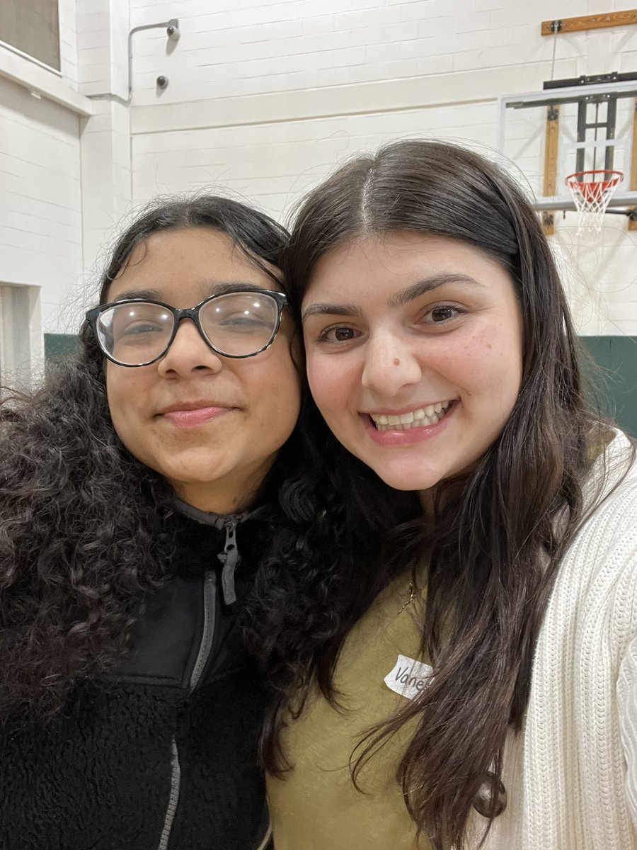 MsMantione's tweet photo. Today was such a great experience @ChallengeDay. Bonding with these students was so special and truly unforgettable. I thank everyone for their courage and vulnerability. I hope we continue to build these types of connections and make our LB community even stronger. 🤟🏻💚 https://t.co/r6zOcdug0P