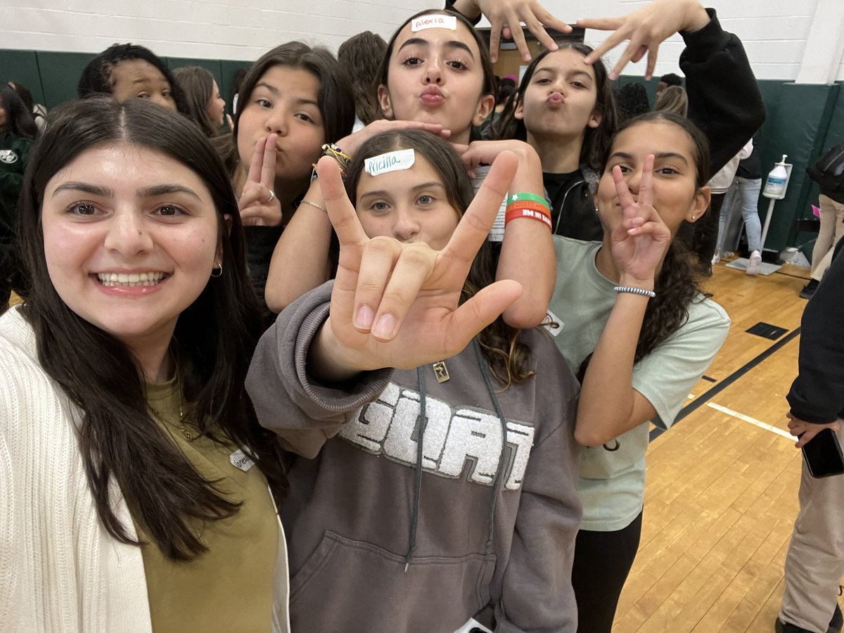 MsMantione's tweet photo. Today was such a great experience @ChallengeDay. Bonding with these students was so special and truly unforgettable. I thank everyone for their courage and vulnerability. I hope we continue to build these types of connections and make our LB community even stronger. 🤟🏻💚 https://t.co/r6zOcdug0P