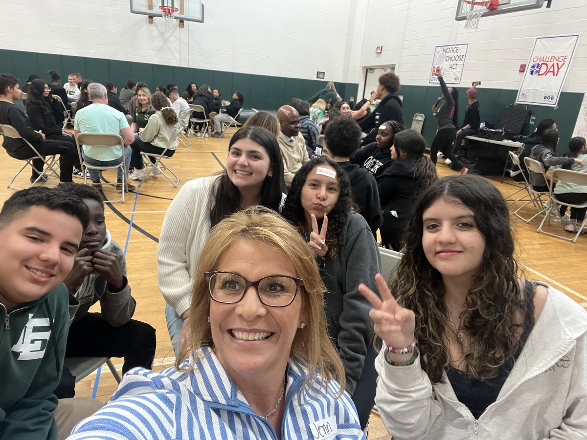 MsMantione's tweet photo. Today was such a great experience @ChallengeDay. Bonding with these students was so special and truly unforgettable. I thank everyone for their courage and vulnerability. I hope we continue to build these types of connections and make our LB community even stronger. 🤟🏻💚 https://t.co/r6zOcdug0P