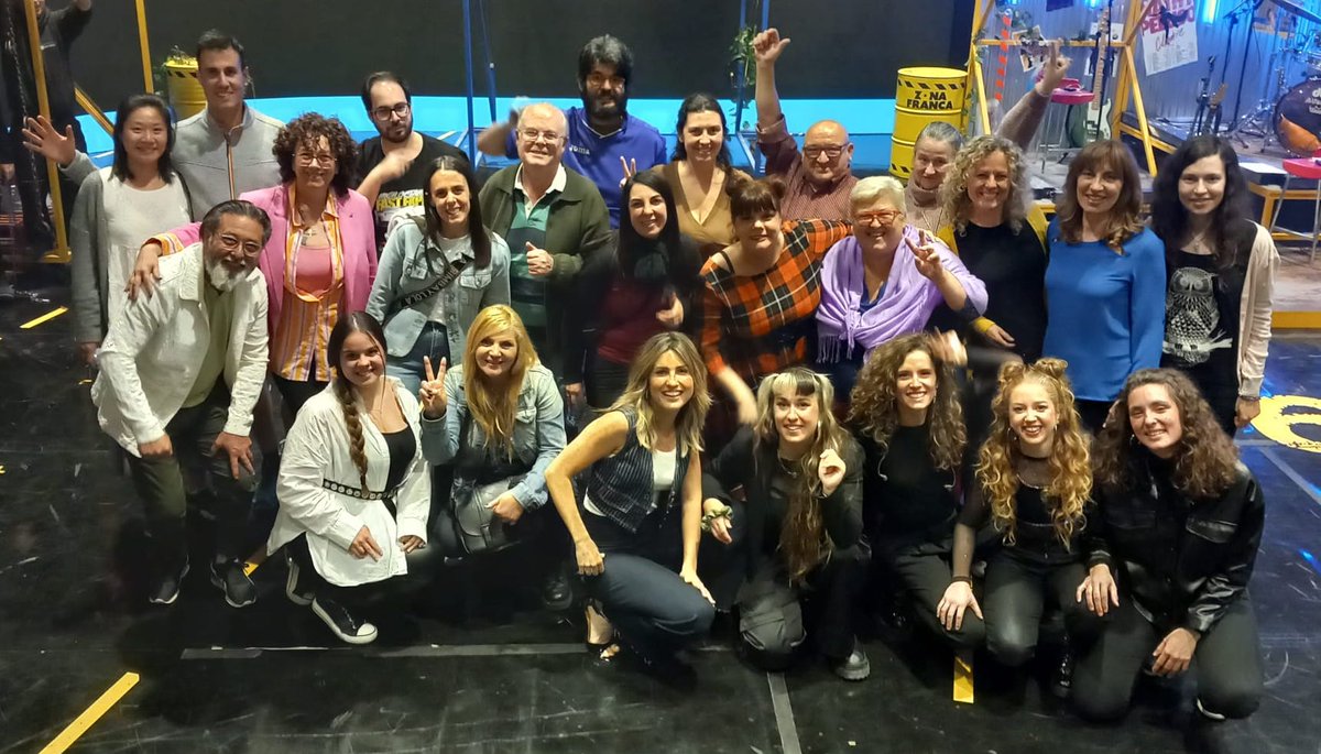 ZonaFrancaTV3's tweet image. 📸 La foto públic d'avui del #ZonaFrancaTV3. Us sembla que hi ha algun d'ells que podria ser professor/a de ioga? 🧘🏻‍♂️🧘🏻‍♀️

▶️ tv3.video/ZF18Mai23 🔴