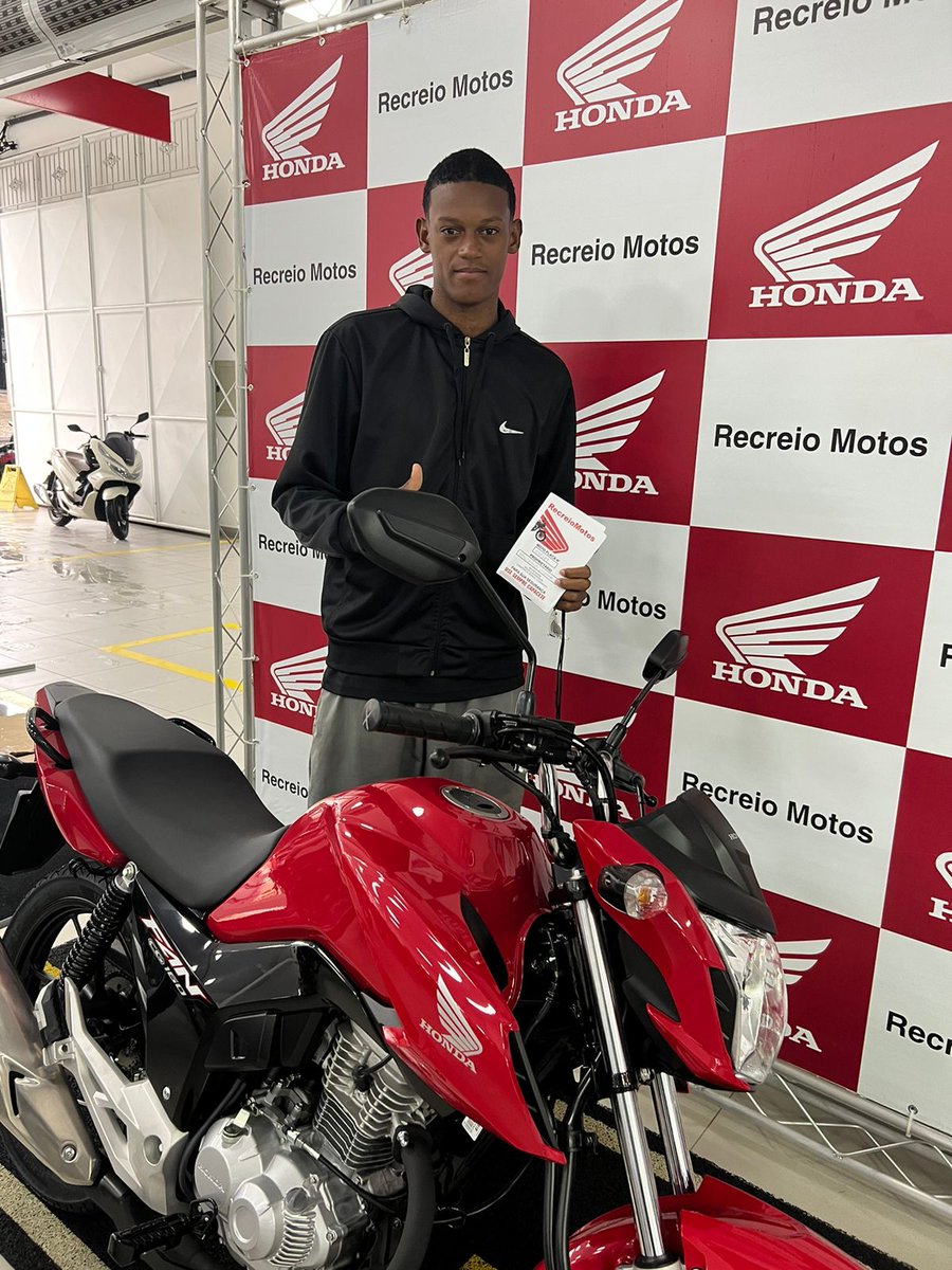Moto do meu irmão acabou de ser roubada no jardim paraíso, compartilhem por favor, quem puder ajudar, ver em algum lugar , moto não tem 1 semana tá novíssima sem placa aindaaa
