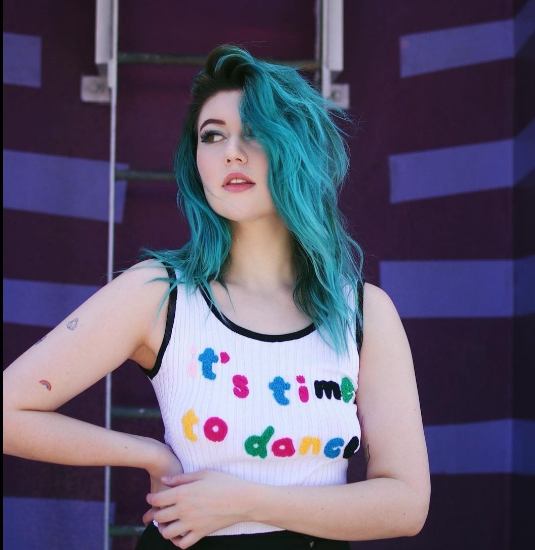 battleaxe bi 🗡️ on Twitter: "I have the honor to introduce you to @jessiepaege aka gay goddess