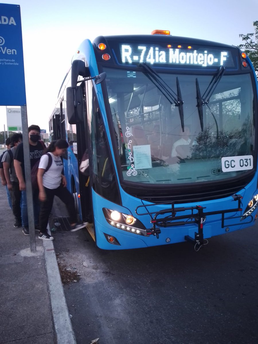 luiguimacias2's tweet photo. Hoy ya es una realidad, 3 nuevas rutas en el fracc. las Américas,   con 33 unidades nuevas, Cómodas, accesibilidad universal, piso podotactil, puertos USB, operadores capacitados. 

Servicio gratuito hasta el 21 de mayo

#VaYVen #IMDUT https://t.co/1AdbKTVo7X