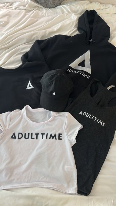 Thank you so much for sending me merch @Adulttimecom ! https://t.co/qUdjYRLny7<a class="tags" href="/tag/adulttimecom">@adulttimecom</a>