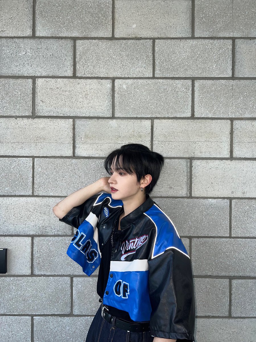 BAE173_member's tweet photo. [#빛] 

묶음 머리 민재👧👧 

#BAE173 #비에이이173
#BIT https://t.co/fldO0vZtK2