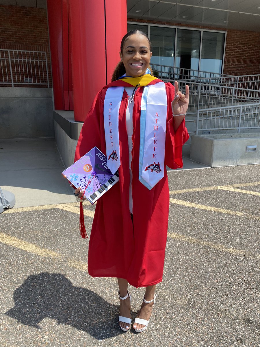 StonyBrookWBB's tweet photo. Congratulations to @gigijgonzalez on her graduation! We are so proud of you! 👏

🌊🐺 x #CAAHoops https://t.co/DYohWFMt5E