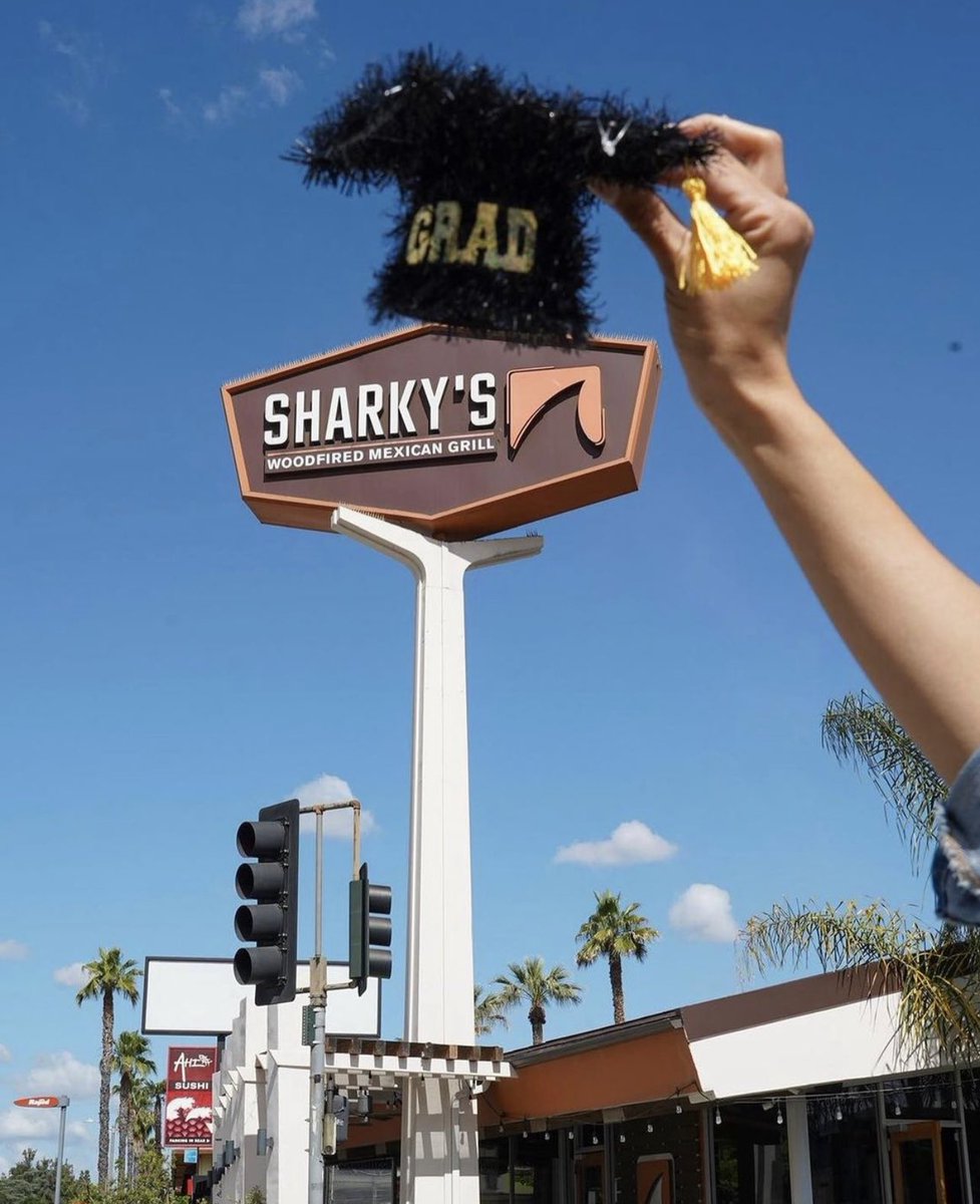 SharkysSocial's tweet photo. To the class of 2023, we tip our hats to you! Reward your hardworking grad the feast they deserve at https://t.co/7eiApcVtTe 🎓 #sharkys #graduation #2023 #csun #lmu #unlv #ucla #pepperdine #usc #socal #university #gradnight #csun2023 #ucla2023 #pepperdine2023 #unlv2023 #lmu2023 https://t.co/XhY6Pxe3eP