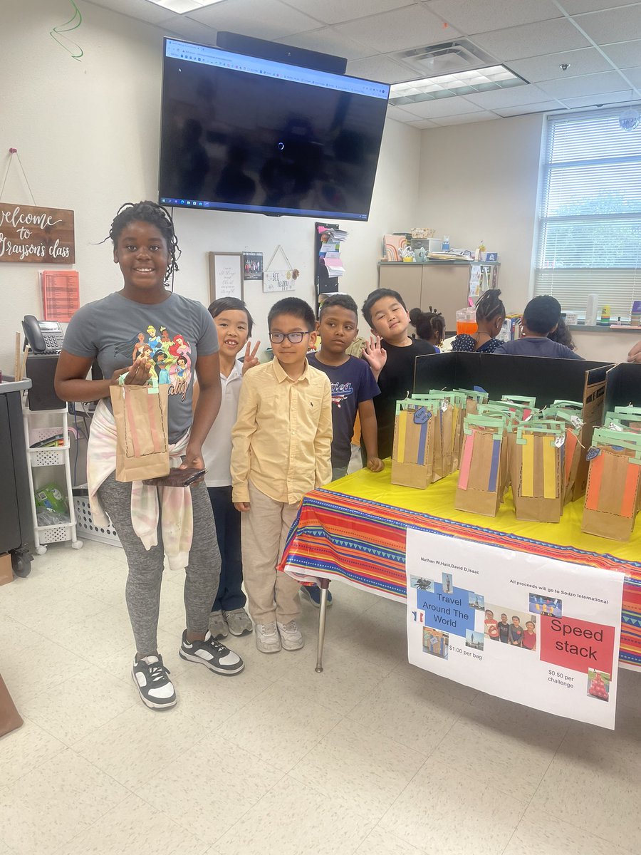 grayson_cara's tweet photo. I am SO proud of our 2nd graders! BeaverStar fest was a huge success! Our driving question was, “Can kids run a successful business?” YES THEY CAN! Great job Beaver Stars! ✨ #thegisdeffect #garlandusa #projectbasedlearning #beavermst https://t.co/eE77XbbLll