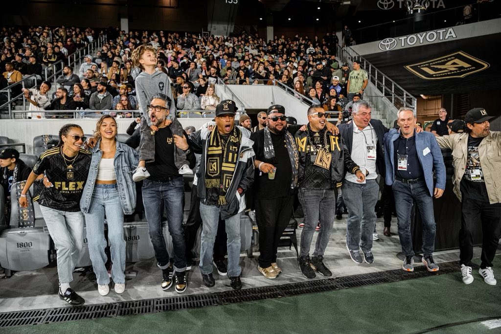 jaimecamil's tweet photo. Jump for LA fútbol club olé! olé! Love you @LAFC @LAFC3252 #lafc 💪🏽🖤💛 https://t.co/sbQLVaNZMz