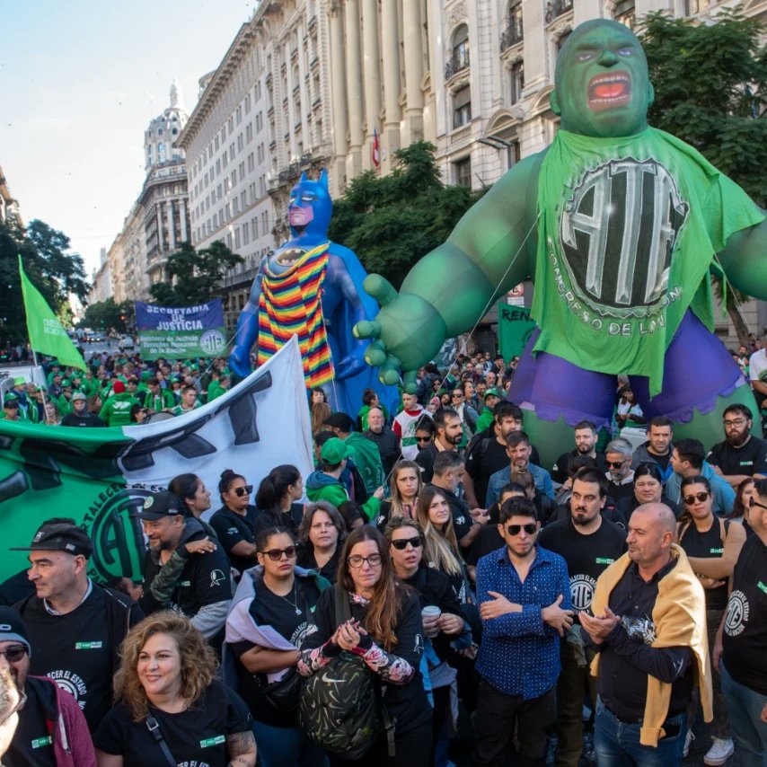 FrenteGerman's tweet photo. En el día de ayer les trabajadores del GCBA y del Estado Nacional movilizamos para exigir salarios dignos y estabilidad laboral.

Sin salarios dignos para les estatales no hay políticas públicas para el pueblo trabajador.

#SalariosDignos
#Estabilidad
#ConstruyendoLaUnidad https://t.co/xCPfxbKlFb