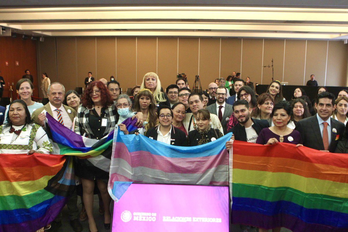 YaajMexico's tweet photo. En el marco de la conmemoración del 17 de mayo “Día Nacional contra la Homofobia, Lesbofobia, Transfobia y Bifobia” 🏳️⚧️🏳️🌈 acompañamos al @IME_SRE, en un magno evento que tuvo como objetivo visibilizar el empoderamiento y atención a la población LGBT+ mexicana en el exterior. https://t.co/vGguyH73gX