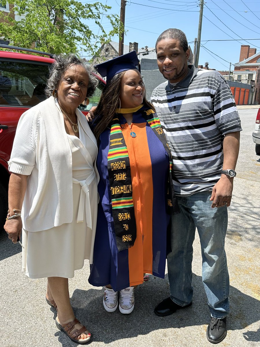 tarathetruth's tweet photo. Mastered it! Thank you Jesus!!🙌🏽👩🏽‍🎓
🔵🟡⚪️
Mrs. Tara L. Walker, MSW https://t.co/Cp5j8V9oGB