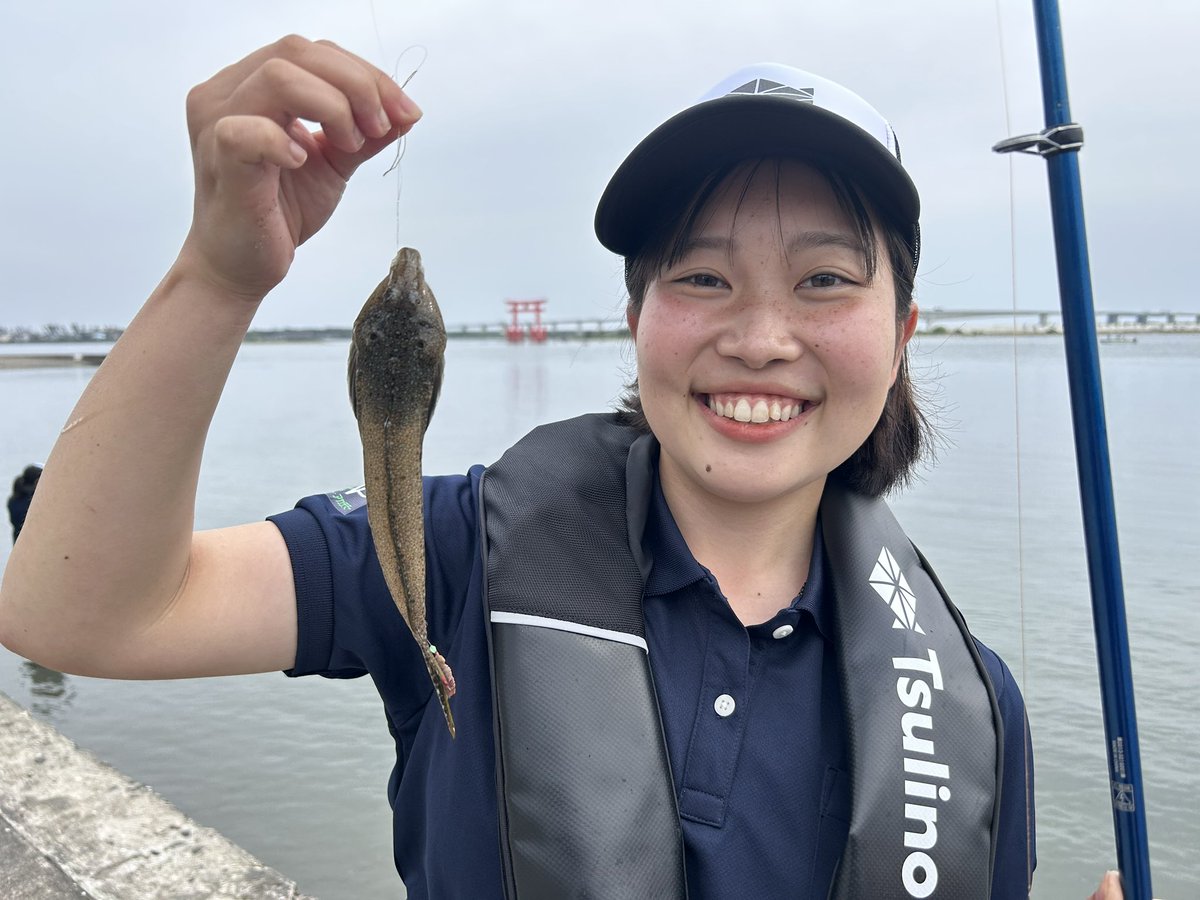 FA_shizuoka's tweet photo. おはようございます
昨日は弁天島海浜公園にてWフィッシングアドバイザー講師ルネサンス・ペット・アカデミー@RAP512521 学生さん向け釣り教室🎣　毎回釣りを100%楽しんで頂ける皆さんに元気を頂いてます♪早くもハシリのハゼ、キス、メゴチ、長物と浜名湖からも沢山の恵��を頂きました♪ https://t.co/q8U5j659A2