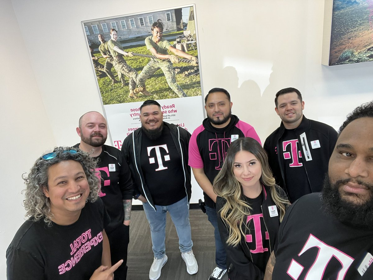 Out here in SMRA - Coachella Valley with the Work Horses! <a href="/Jmaldon035/">Jose Maldonado</a> Talking B.E.S.T. and bring Total Experience to everyone! @tomjyang <a href="/LAS_SAC/">Lisa Audet Sayers</a> <a href="/kateychamblin1/">Katey Chamblin</a>