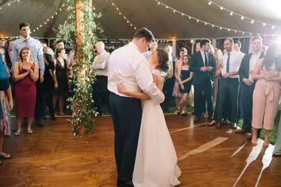Another May anniversary... ⁠
E&amp;B coming up on their anniversary on the 25th! ❤️ ⁠
A beautiful garden wedding celebration at the always spectacular Elm Bank. #firstdance #weddingseason #weddinganniversary⁠
⁠
Photographer | @nicolebaasphoto ⁠
Venue… instagr.am/p/CsZrORAOtVg/