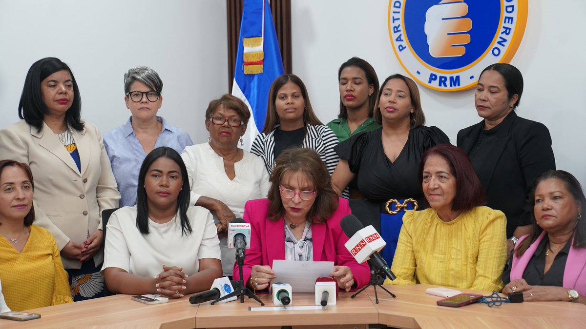 yadirahenriq's tweet photo. El Frente Nacional de Mujeres del Partido Revolucionario Moderno anuncia la gran jornada de crecimiento que realizaremos durante este fin de semana en todo el país. https://t.co/hRxxfKU5rq