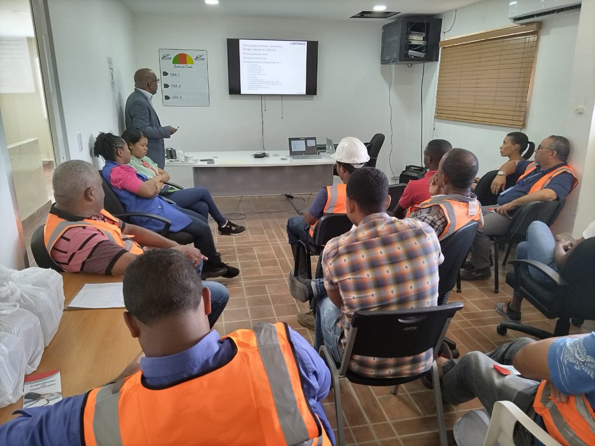 IngRobert75's tweet image. Continuamos en el proceso de formación en la formativa: Introducción a la Norma ISO-14001:2015, A través del infotep👏👏🙏🙏
#formacioncontinua 
#Capacitaresprogresar
#conocimiento
#EducacionAmbiental