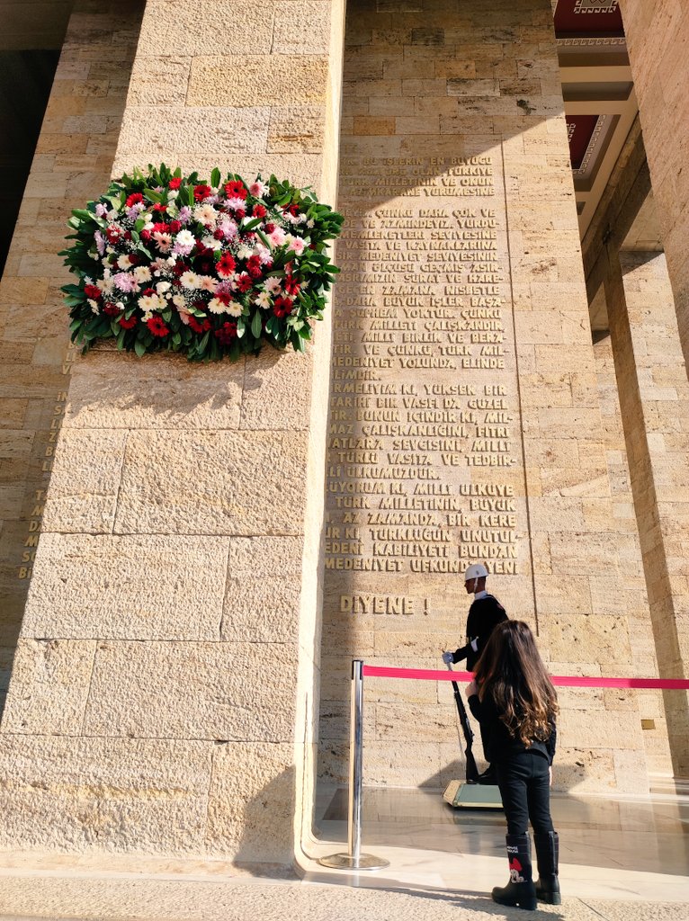 Senin yolundan senin adımlarınla. #NeMutluTürkümDiyene